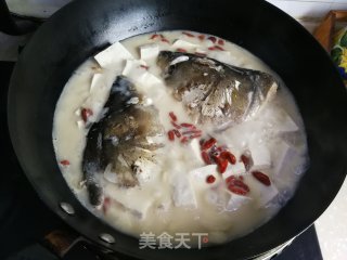 鱼头炖豆腐的做法步骤：8
