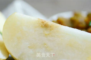 夏天冒泡的雪梨蓝莓苏打水的做法步骤：2