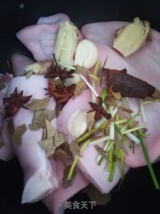 卤猪耳朵的做法步骤：3