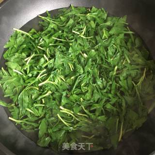 花生米拌马兰头的做法步骤：3