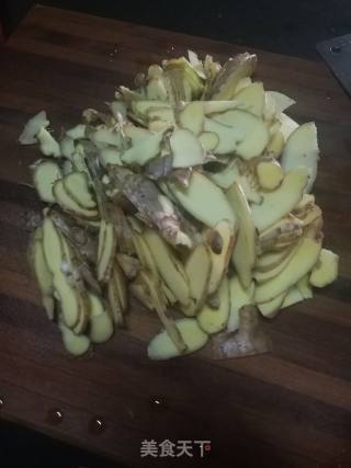 姜片炖大鹅的做法步骤：2