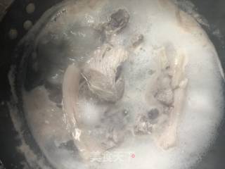 长豆干红烧肉的做法步骤：3