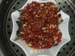 剁椒蒸鲫鱼的做法步骤：4