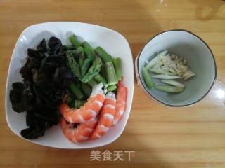 青虾芦笋炒木耳的做法步骤：5