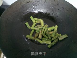 青虾芦笋炒木耳的做法步骤：6