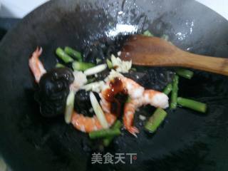 青虾芦笋炒木耳的做法步骤：9