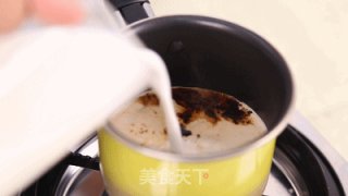 焦糖奶茶的做法步骤：2