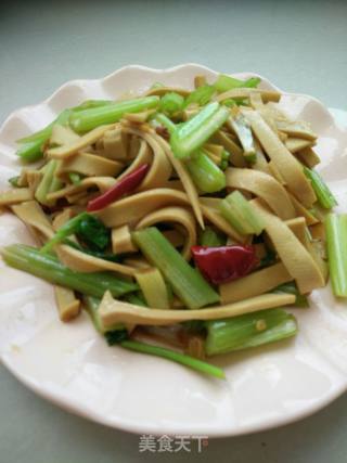 豆腐皮炒芹菜的做法步骤：8