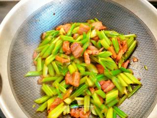五花肉炒芹菜的做法步骤：7