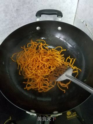 韭菜鸡蛋炒虫草花的做法步骤：4