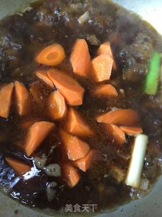 红萝卜烧排骨的做法步骤：6