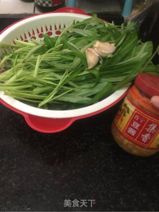 空心菜炒豆酱的做法步骤：1