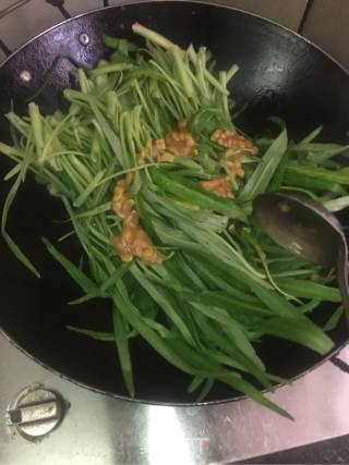 空心菜炒豆酱的做法步骤：4