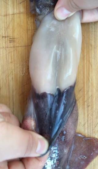 香酥鱿鱼圈的做法步骤：1
