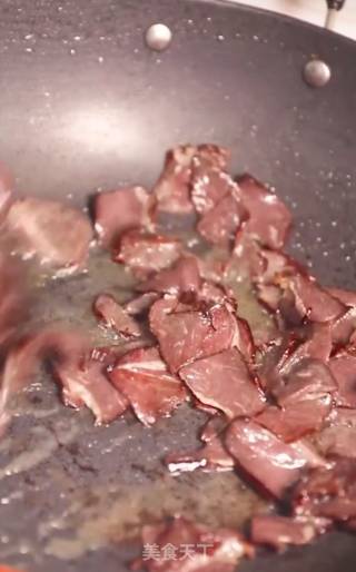 小炒腊牛肉的做法步骤：3