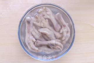 香辣啤酒鸡爪丨激爽夏日的下酒菜，香辣可口的做法步骤：6