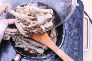 香辣啤酒鸡爪丨激爽夏日的下酒菜，香辣可口的做法步骤：10