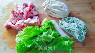 鲜菇排骨面的做法步骤：1