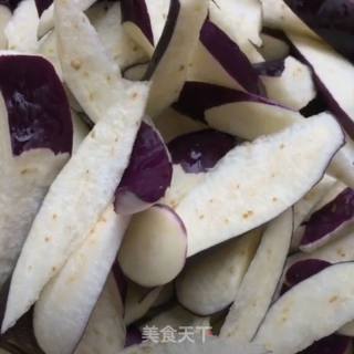 蒜香尖椒茄子的做法步骤：1