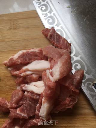 猪肉炒上海青的做法步骤：3