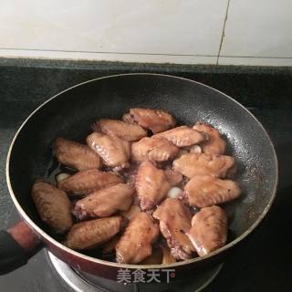 红酒焖鸡翅的做法步骤：6