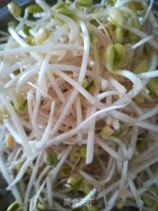 猪头肉炒豆芽的做法步骤：2