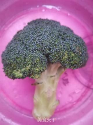 西兰花的做法步骤：1