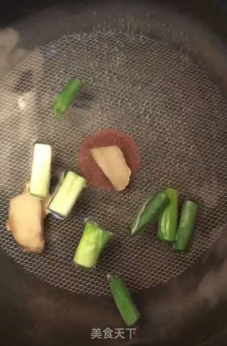 白灼皮皮虾的做法步骤：1