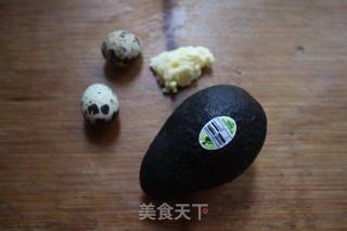 牛油果焗蛋的做法步骤：1