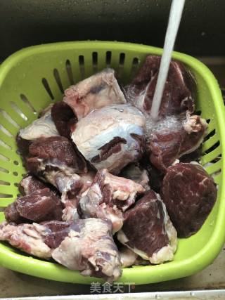 卤牛肉的做法步骤：2