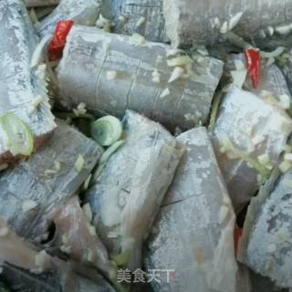 香酥带鱼的做法步骤：4
