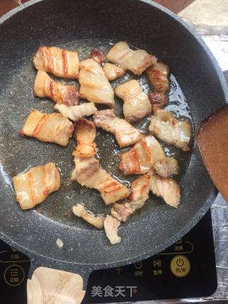 洋葱五花肉豆腐丝的做法步骤：2