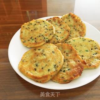 黑芝麻虾皮豆渣饼的做法步骤：7