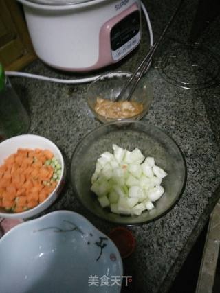 蔬菜鸡肉丁的做法步骤：1