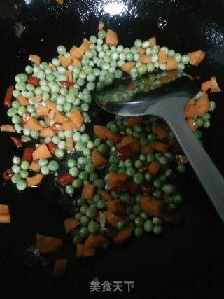 蔬菜鸡肉丁的做法步骤：3
