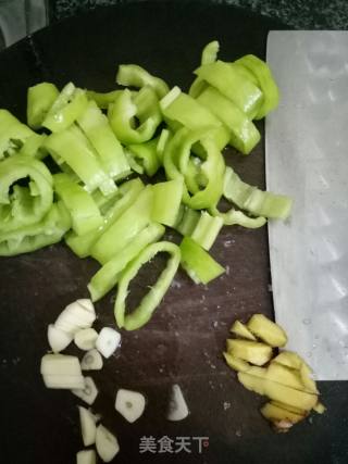 尖椒炒猪大肠肉片的做法步骤：8