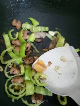 尖椒炒猪大肠肉片的做法步骤：12