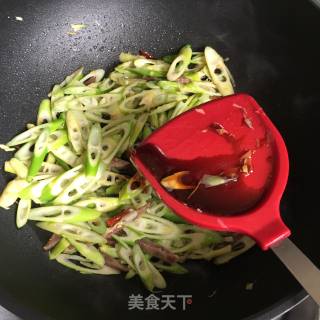 香肠炒野竹笋的做法步骤：10