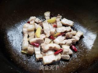 五花肉煲豆腐的做法步骤：3