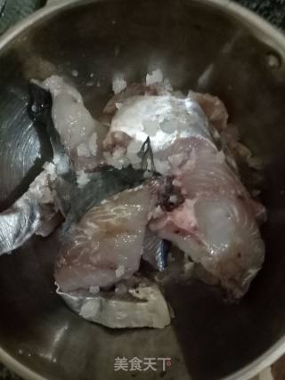 煎马鲛鱼的做法步骤：1