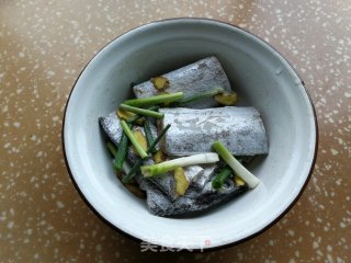 清蒸带鱼的做法步骤：2