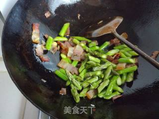 芦笋炒腊肉的做法步骤：9