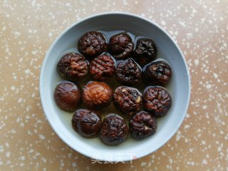 【春日养生菜】春笋遇冬菇的做法步骤：1