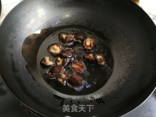 【春日养生菜】春笋遇冬菇的做法步骤：3