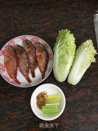 石干鱼白菜汤的做法步骤：1