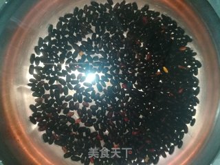 黑鱼黑豆汤的做法步骤：3