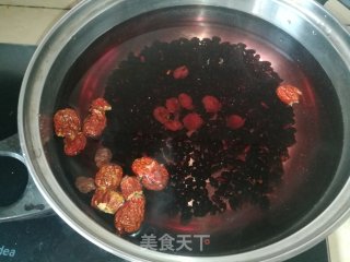 黑鱼黑豆汤的做法步骤：4
