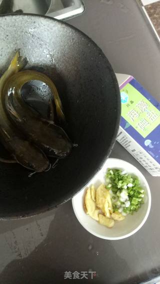 野生鱼熬汤的做法步骤：2