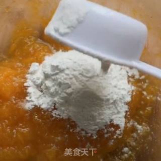南瓜豆沙球的做法步骤：3