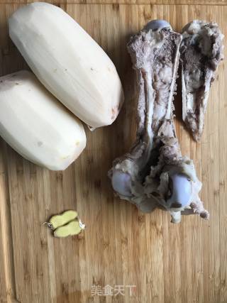 棒子骨藕汤的做法步骤：2